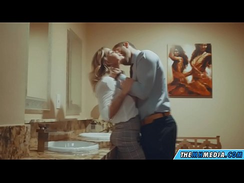 ❤️ Том биетэй шаргал үст таныг нийтийн бие засах газар уруу татах үед ☑ Зовох mn.ph-vassena.ru